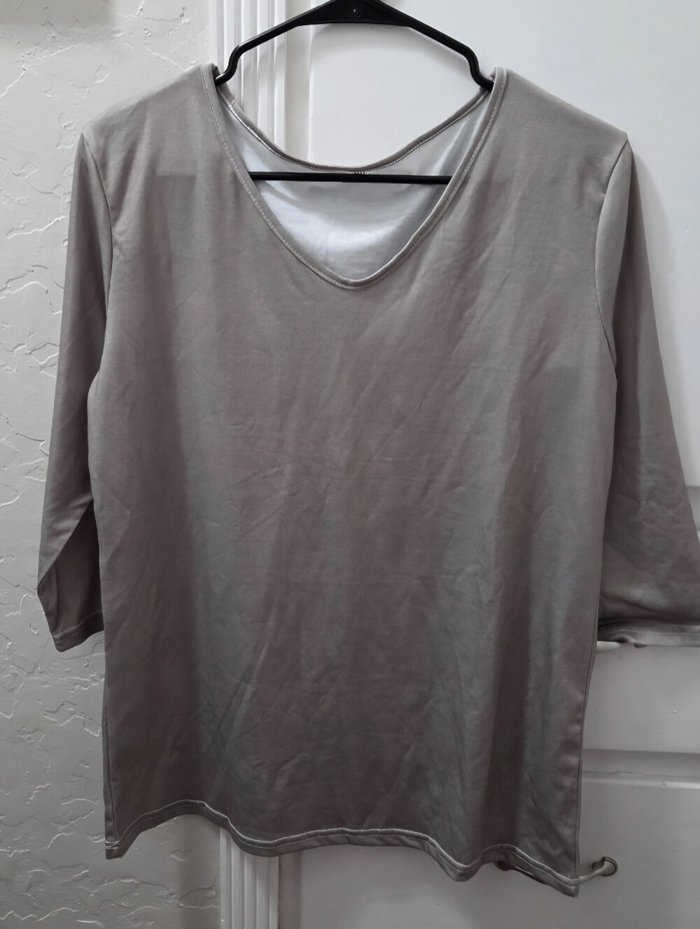Simple V-Neck Tee in Light Gray